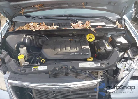 2013 Chrysler Town & Country Touring из США, поврежденный, VIN 2C4RC1BG0DR792838